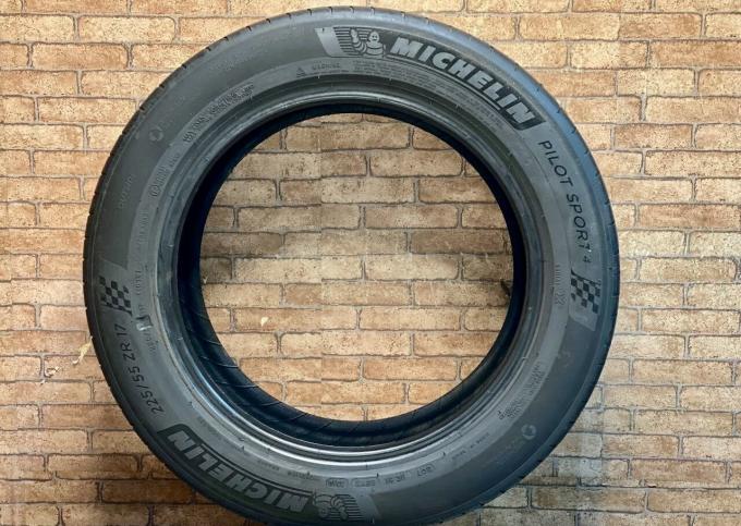 Michelin Pilot Sport 4 225/55 R17