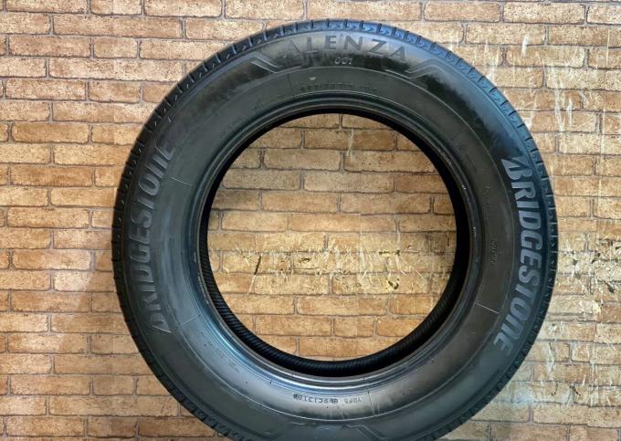 Bridgestone Alenza 001 225/65 R17