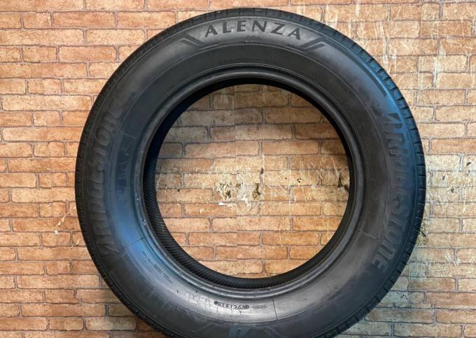 Bridgestone Alenza 001 225/65 R17