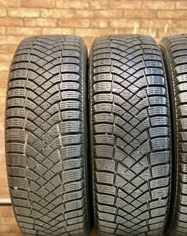 Pirelli Ice Zero FR SUV 215/65 R17