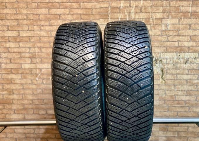 Goodyear Ultragrip Ice Arctic 215/60 R16