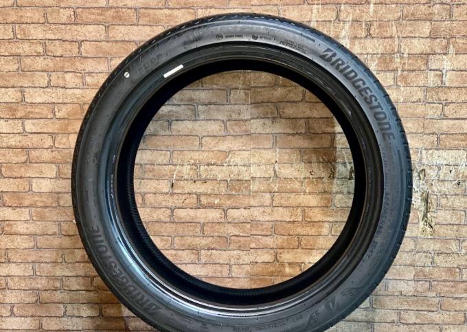 Bridgestone Turanza T005 255/40 R20