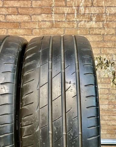 Bridgestone Potenza Adrenalin RE004 235/35 R19