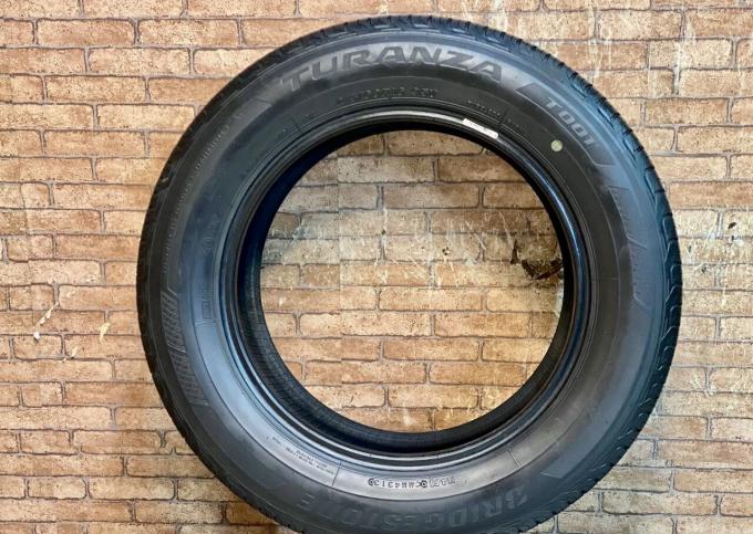 Bridgestone Turanza T001 215/60 R16