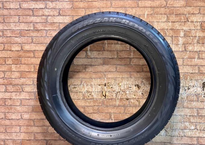 Bridgestone Blizzak Revo GZ 215/60 R17