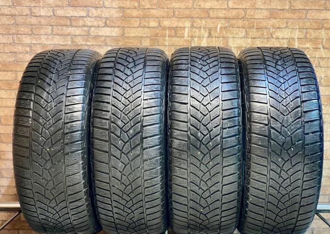 Goodyear UltraGrip Performance 215/55 R17