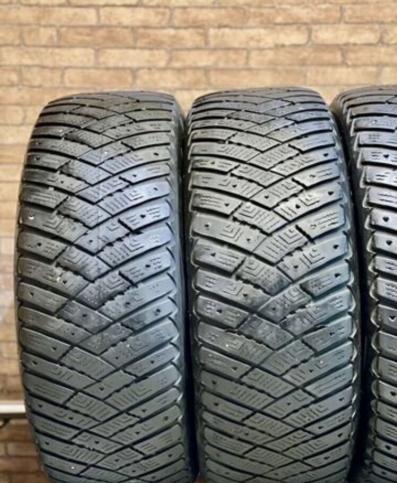 Goodyear Ultragrip Ice Arctic 215/60 R16