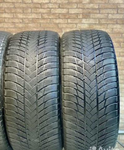 Bridgestone Blizzak LM-001 285/45 R21