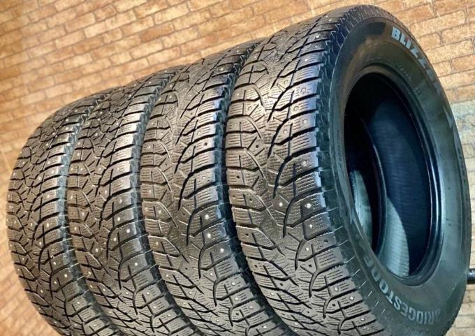 Bridgestone Blizzak Spike-02 235/65 R17