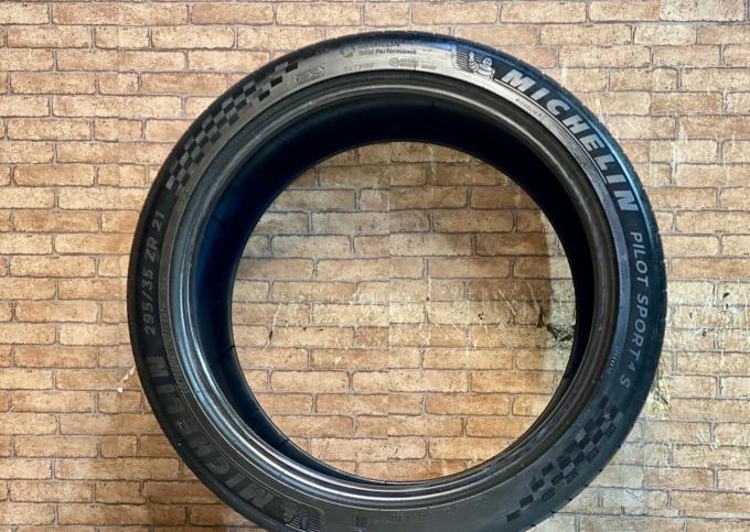 Michelin Pilot Sport 4 295/35 R21