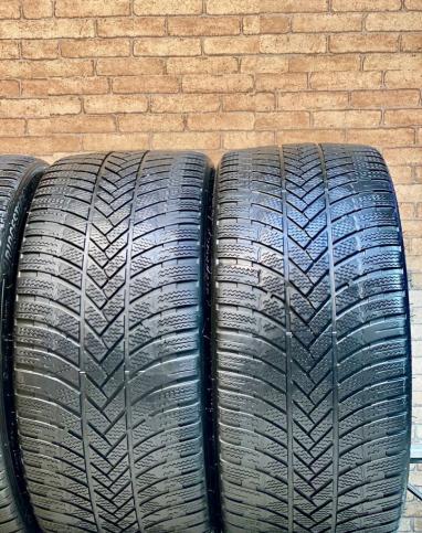 Bridgestone Blizzak LM-005 255/35 R20