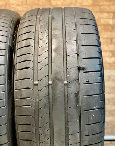 Pirelli P Zero PZ4 295/35 R21