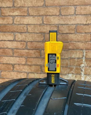 Pirelli P Zero PZ4 275/35 R22