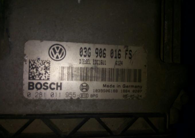 Блок управление двигателем Volkswagen golf 5 03G906016FS