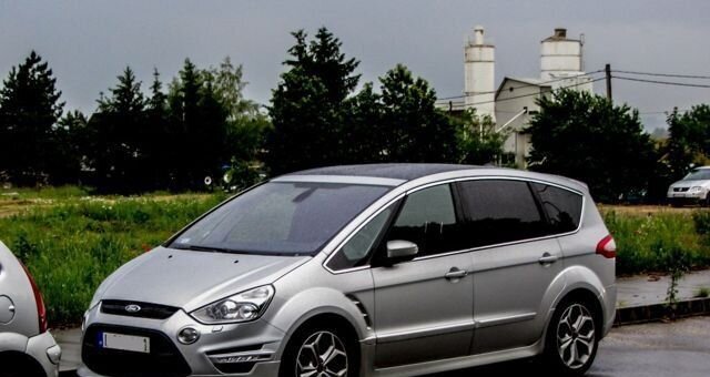 Лобовое стекло на Ford S-Max 1234