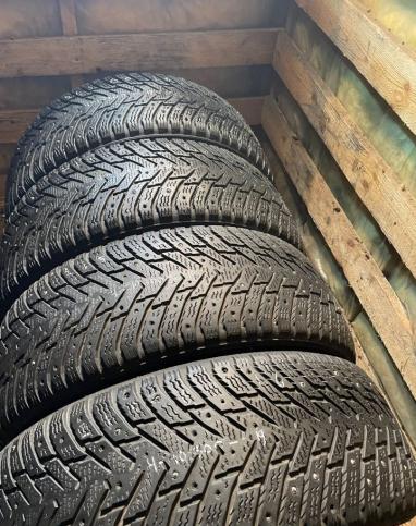 Nokian Tyres Hakkapeliitta 8 215/60 R16