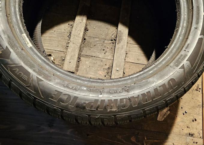 Goodyear UltraGrip Ice SUV 225/55 R18