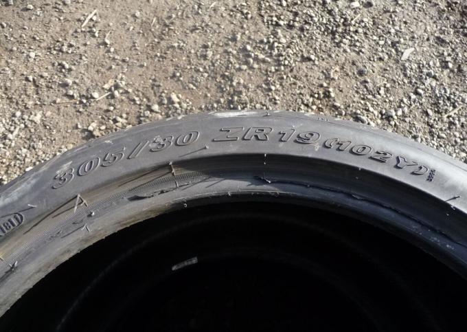 Pirelli P Zero 305/30 R19