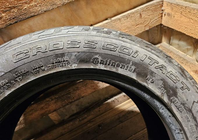 Continental CrossContact UHP 235/60 R18