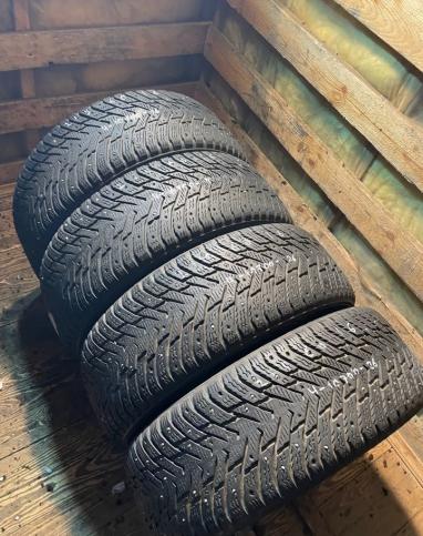 Nokian Tyres Hakkapeliitta 8 215/60 R16