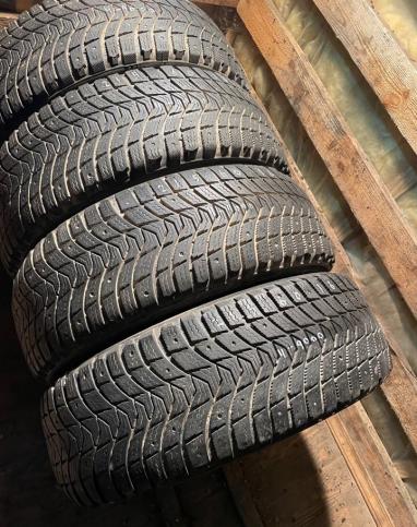 Michelin X-Ice North 3 215/60 R16