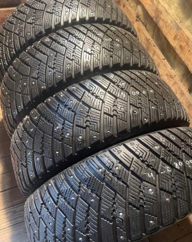 Goodyear UltraGrip Ice Arctic SUV 215/60 R17