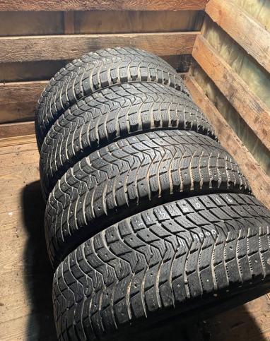 Michelin X-Ice North 3 215/60 R16