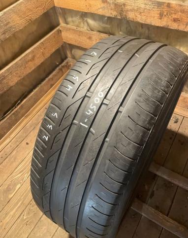 Bridgestone Turanza T001 235/45 R17