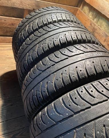 Bridgestone Ice Cruiser 7000 215/60 R16