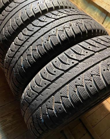 Bridgestone Ice Cruiser 7000 235/65 R17