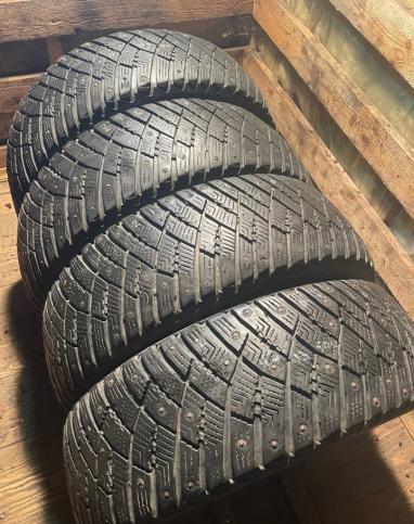 Goodyear Ultragrip Ice Arctic 215/65 R16