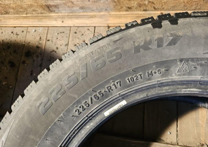 Pirelli Formula Ice 225/65 R17