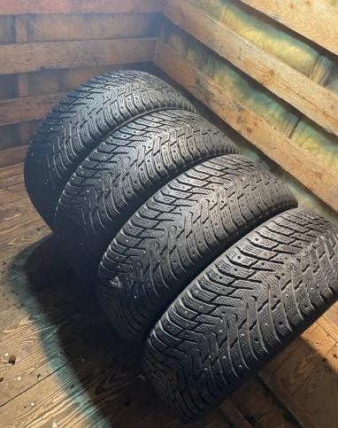 Nokian Tyres Hakkapeliitta 8 215/60 R16