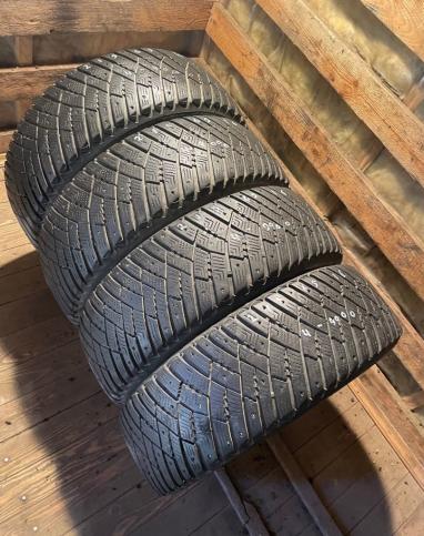 Goodyear Ultragrip Ice Arctic 215/65 R16