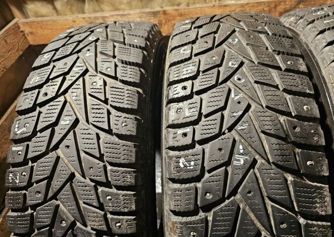 Dunlop SP Winter Ice 02 215/70 R16