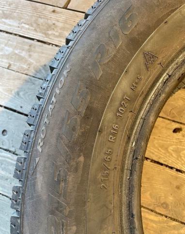 Pirelli Ice Zero 215/65 R16