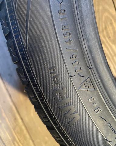 Nokian Tyres WR A4 235/45 R18