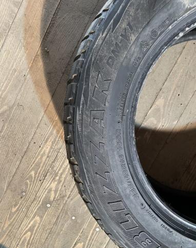 Bridgestone Blizzak DM-V1 235/60 R16