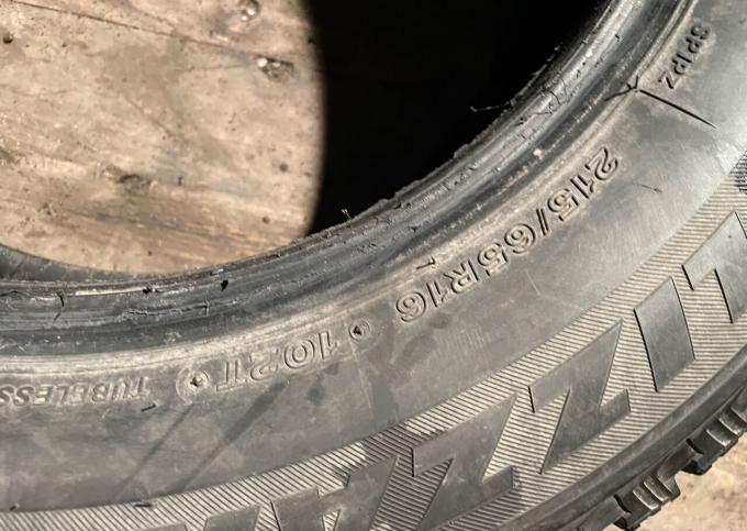 Bridgestone Blizzak Spike-01 215/65 R16