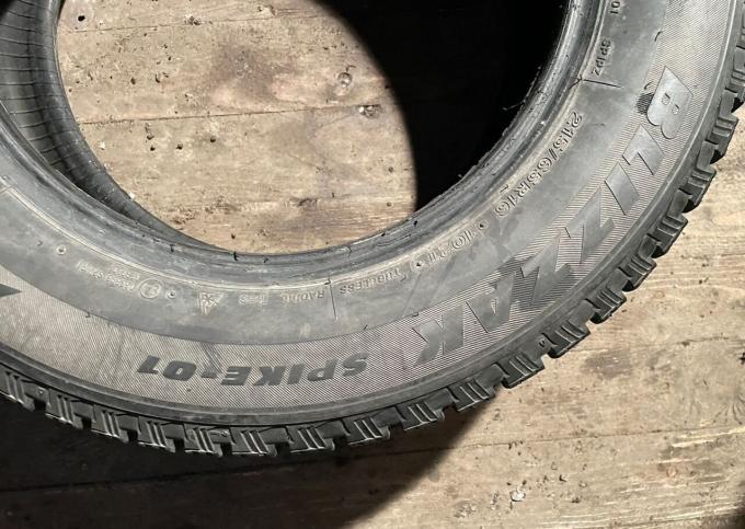 Bridgestone Blizzak Spike-01 215/65 R16