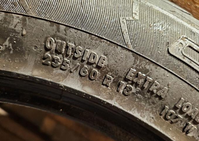 Continental CrossContact UHP 235/60 R18