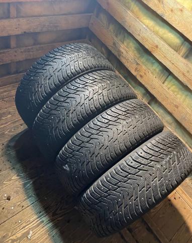 Nokian Tyres Hakkapeliitta 8 215/60 R16