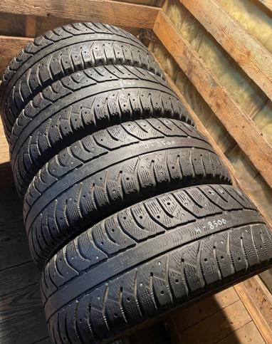 Bridgestone Ice Cruiser 7000 215/60 R16