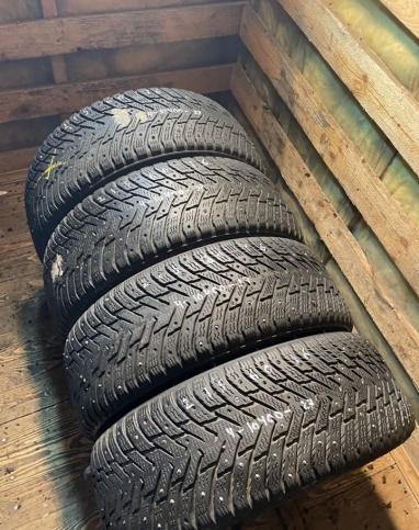 Nokian Tyres Hakkapeliitta 8 215/60 R16