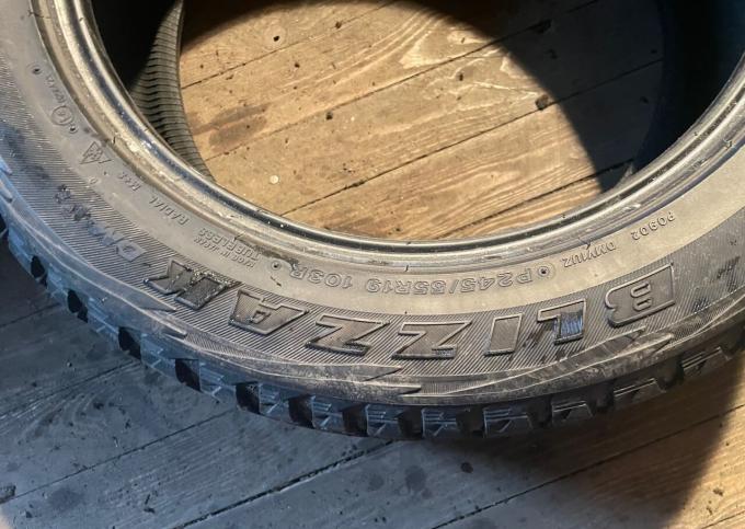 Bridgestone Blizzak DM-V1 245/55 R19