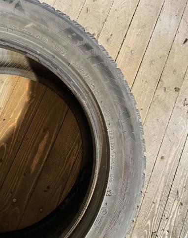 Bridgestone Blizzak Spike-01 235/55 R17