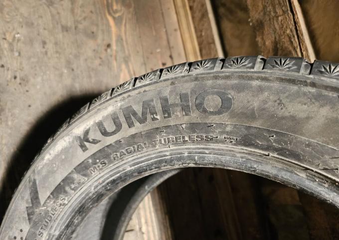 Kumho WinterCraft Ice Wi51 215/55 R17