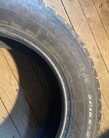 Bridgestone Blizzak Spike-01 215/65 R16