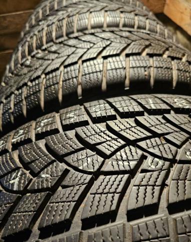 Goodyear UltraGrip Ice SUV 225/55 R18