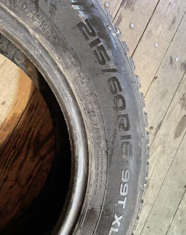 Nokian Tyres Hakkapeliitta 8 215/60 R16